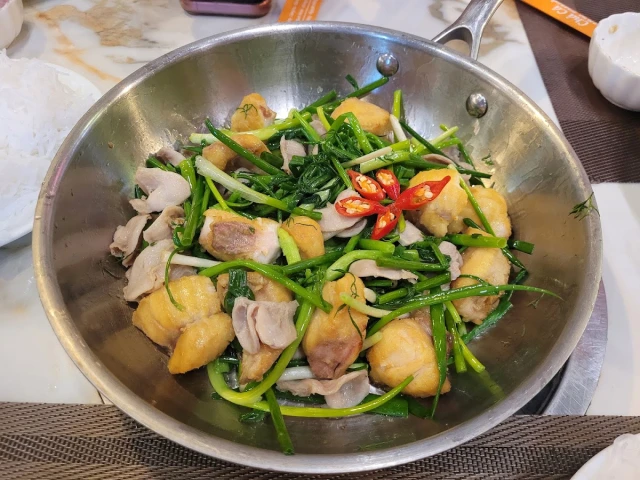 Chả Cá Ô Quan Chưởng - Nguyên Hồng