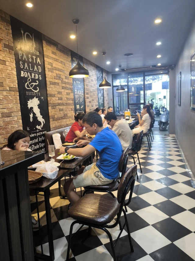 Steak One - Yên Phụ - không gian 6