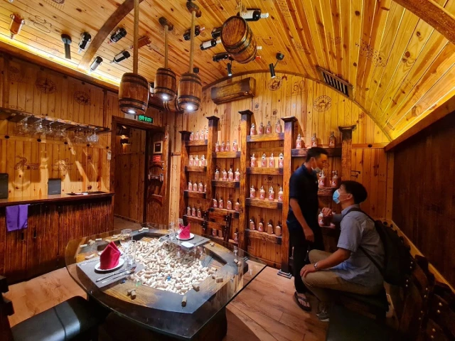 Huyen Thu Winecellar & Steakhouse - Hàm Long - không gian 2