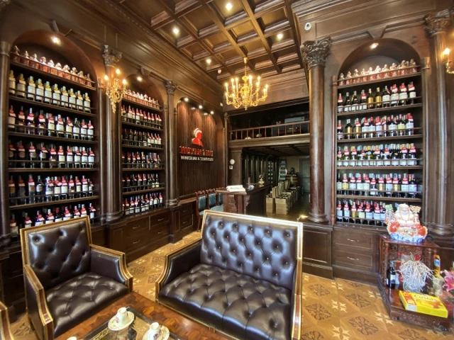 Huyen Thu Winecellar & Steakhouse - Tôn Thất Thuyết - không gian 1