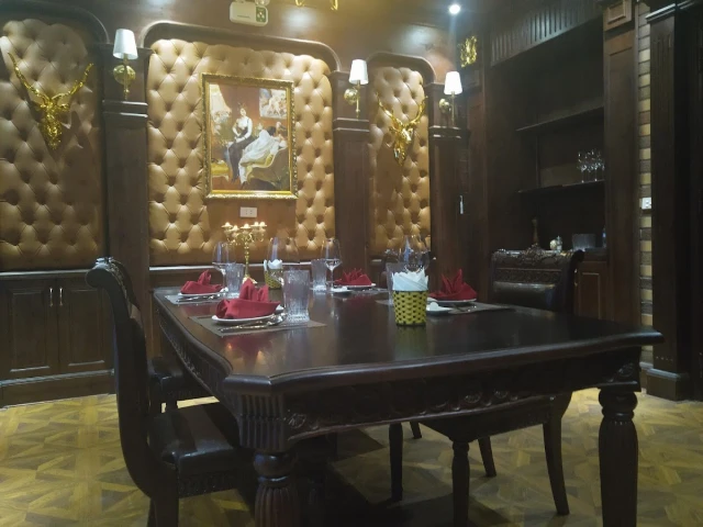Huyen Thu Winecellar & Steakhouse - Tôn Thất Thuyết - không gian 3
