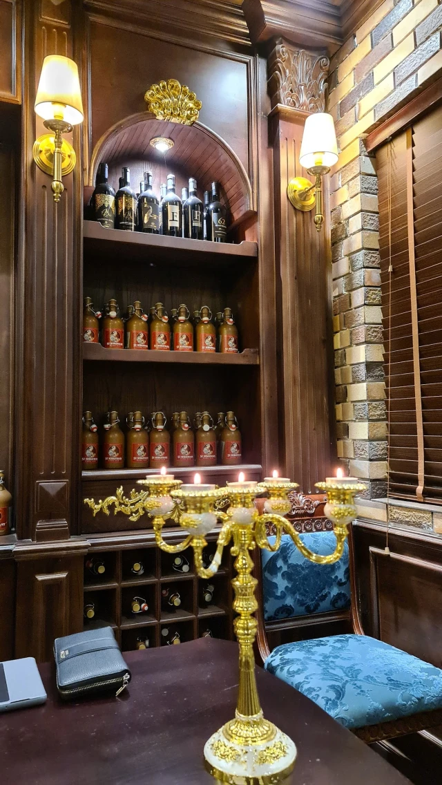 Huyen Thu Winecellar & Steakhouse - Tôn Thất Thuyết - không gian 6