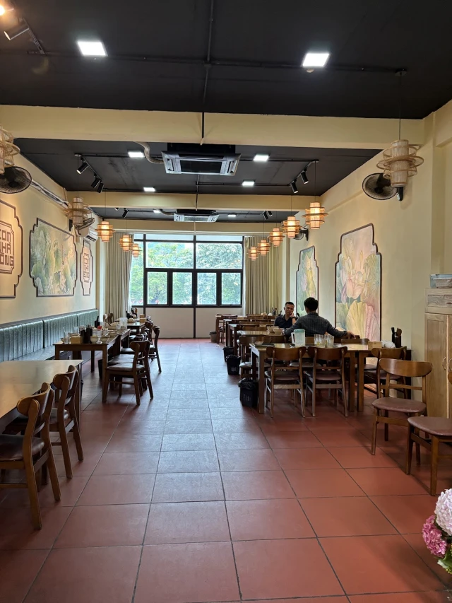 Cơm Nhà Bông - Tố Hữu - không gian 3
