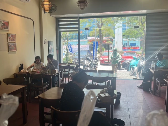 Cơm Nhà Bông - Tố Hữu - không gian 2