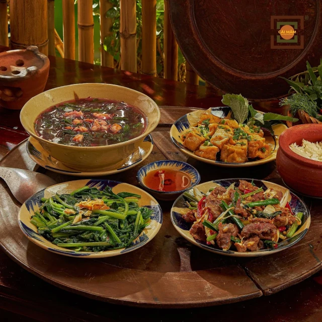 Cái Mâm Bistro - 05 Lương Văn Can
