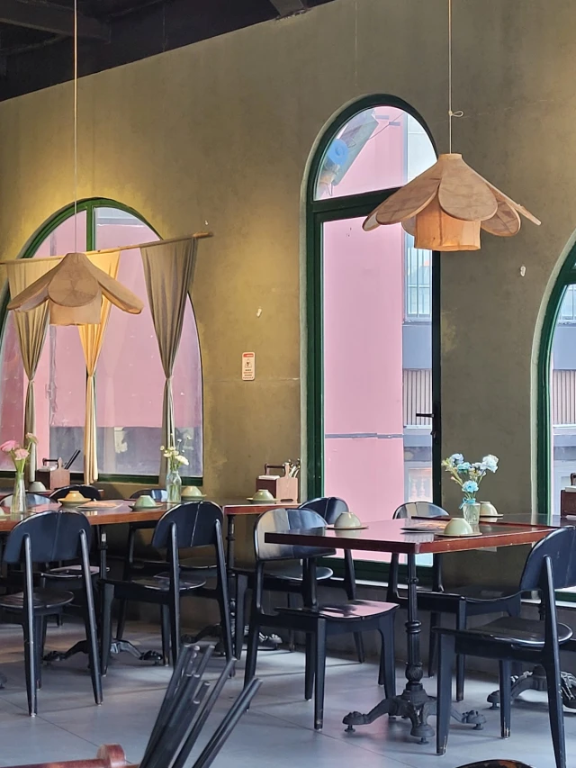 Lá Lốt Vietnamese Cuisines & Wine - Lương Ngọc Quyến - không gian 2