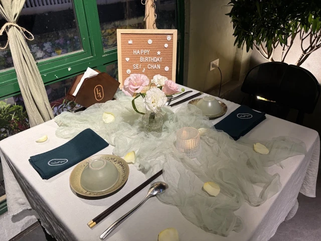 Lá Lốt Vietnamese Cuisines & Wine - Lương Ngọc Quyến - không gian 6
