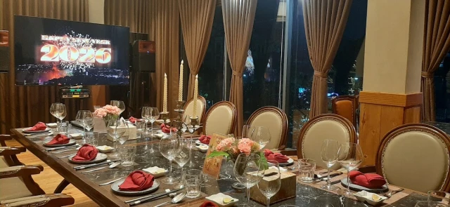 Ben Gourmet Restaurant & Coffee - Hoàng Quốc Việt - không gian 1
