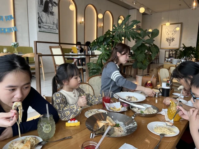 Table Star - Lottte Mall Tây Hồ - không gian 4