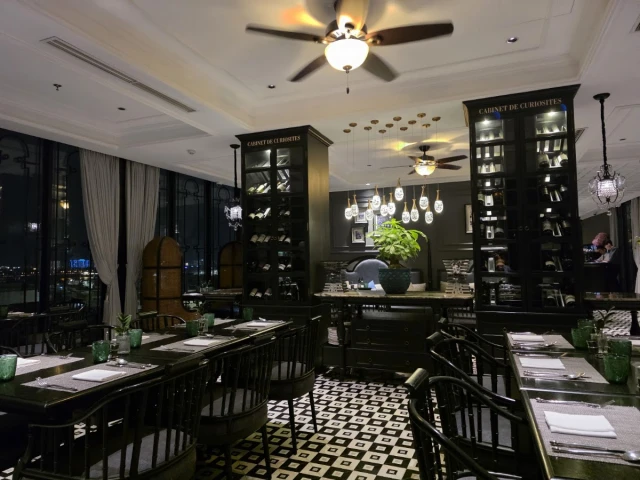 Cloud Nine Restaurant - Hàng Bè - không gian 3