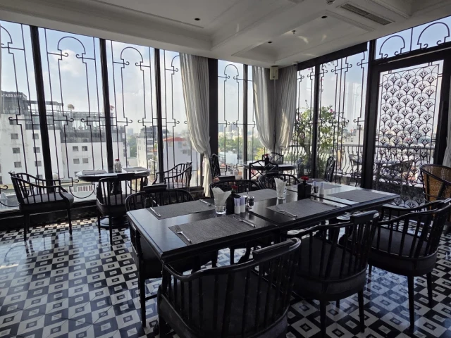 Cloud Nine Restaurant - Hàng Bè - không gian 2