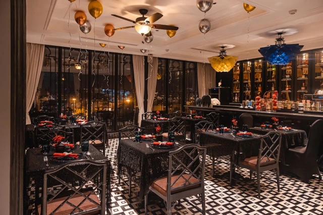 Cloud Nine Restaurant - Hàng Bè - không gian 4