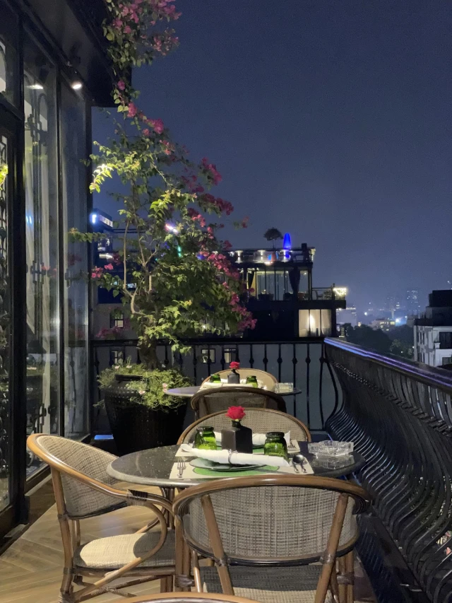 Cloud Nine Restaurant - Hàng Bè - không gian 6