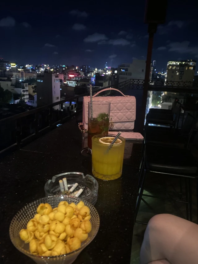 Lighthouse Sky Bar - Hàng Bè