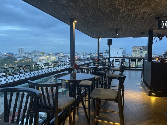 Lighthouse Sky Bar - Hàng Bè - không gian 3
