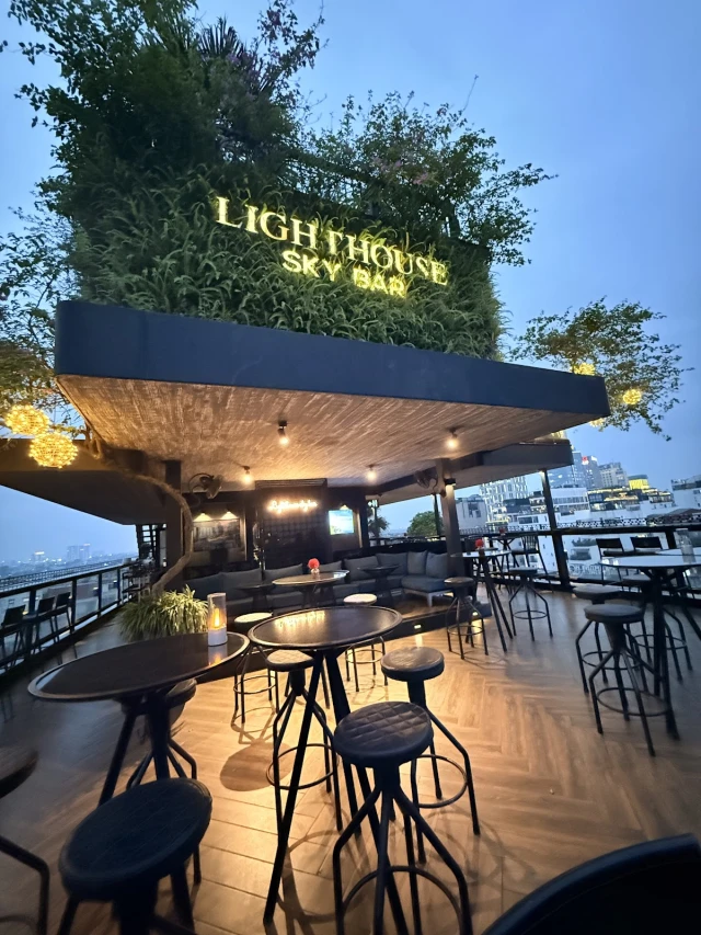 Lighthouse Sky Bar - Hàng Bè - không gian 4