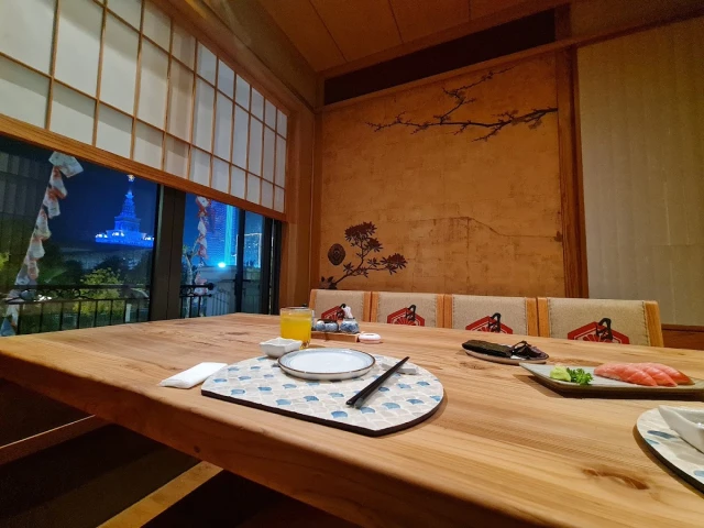 Hikami Sushi - Gia Lâm Vinhomes - không gian 1