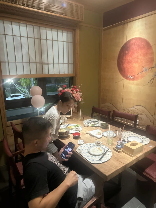 Hikami Sushi - Gia Lâm Vinhomes - không gian 6