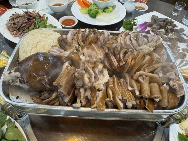 Nhà Hàng Rừng và Biển - Trần Vỹ
