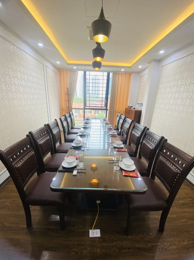 Nhà Hàng Rừng và Biển - Trần Vỹ - không gian 1