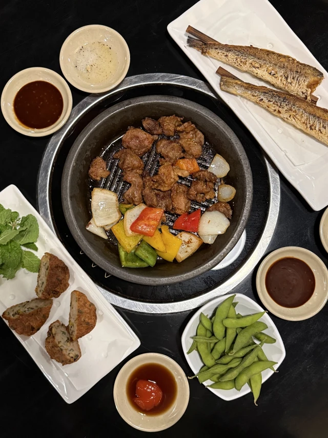 Lẩu Tôm Sen Đào - Nguyễn Thị Định