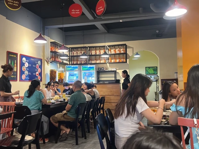 Lẩu Tôm Sen Đào - Nguyễn Thị Định - không gian 5