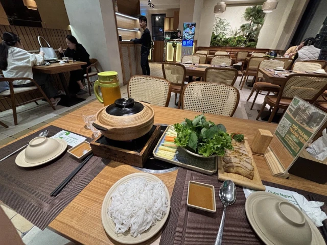 Cuốn Ngon - Trần Kim Xuyến - không gian 3