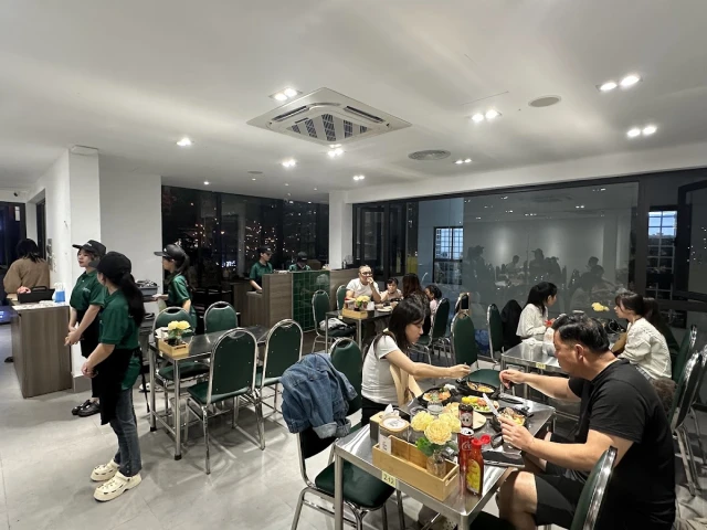 Bít Tết Ngọc Hiếu - Hoàng Thành Villas - không gian 3