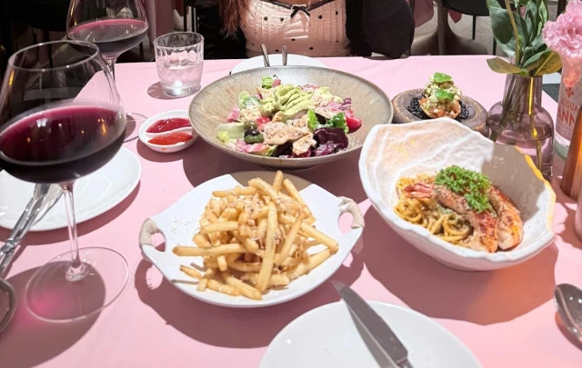Nhà hàng Link Bistro Cafe - Bà Triệu