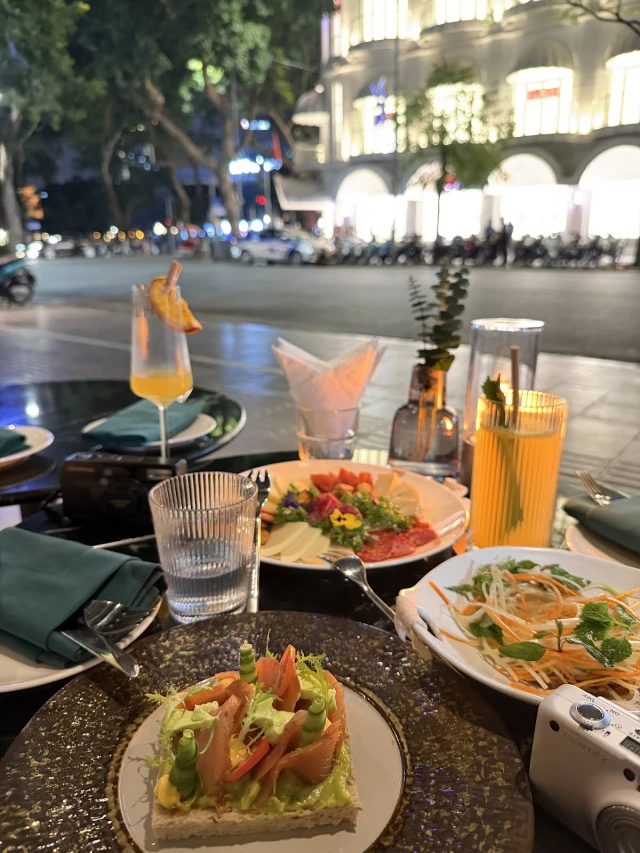 Nhà hàng Link Bistro Cafe - Bà Triệu