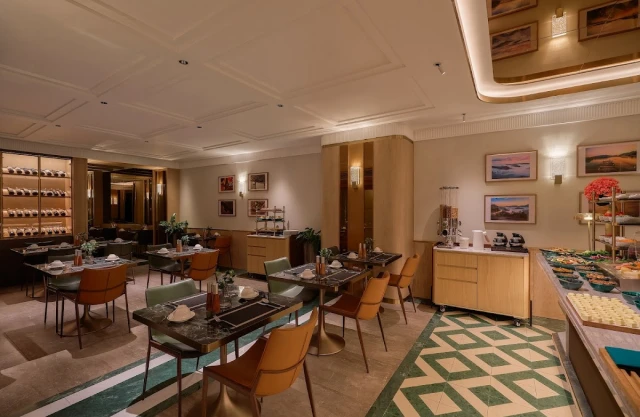 Nhà hàng Link Bistro Cafe - Bà Triệu - không gian 1