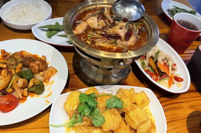 Ngư Phàn - Royal City