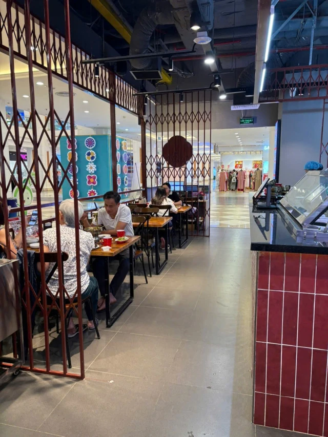 Ngư Phàn - Royal City - không gian 6