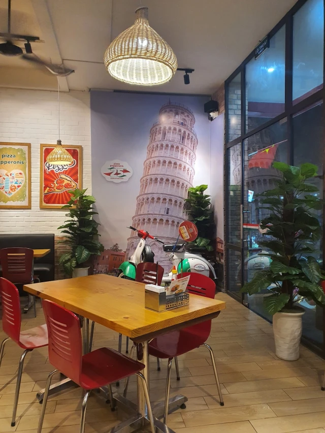 Pepperonis - Láng Hạ - không gian 5