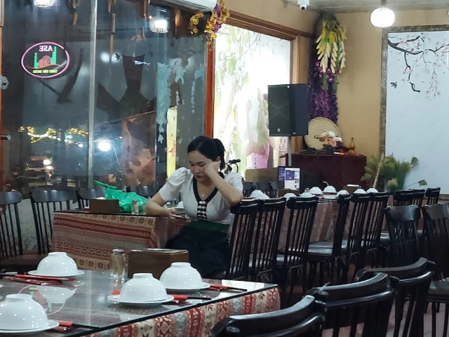 Thái Tộc Quán - Linh Đàm - không gian 6