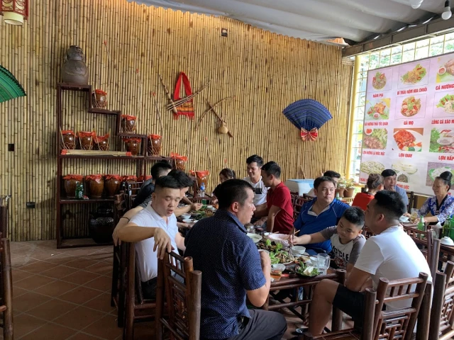 Thái Tộc Quán - Linh Đàm - không gian 5