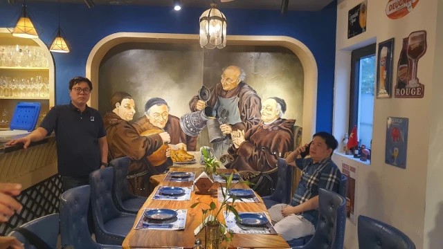 Mega Dunk Bistro - Nguyễn Chánh - không gian 6