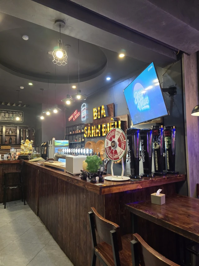 Bia Sành Điệu - Lưu Quang Vũ - không gian 2