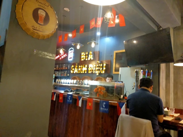 Bia Sành Điệu - Lưu Quang Vũ - không gian 5