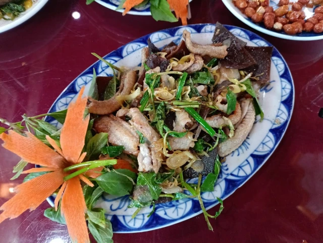 Nguyễn Văn Dực - Việt Hưng