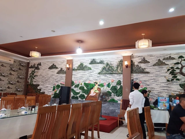 Nguyễn Văn Dực - Việt Hưng - không gian 4