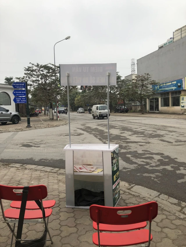 Nguyễn Văn Dực - Việt Hưng - không gian 6