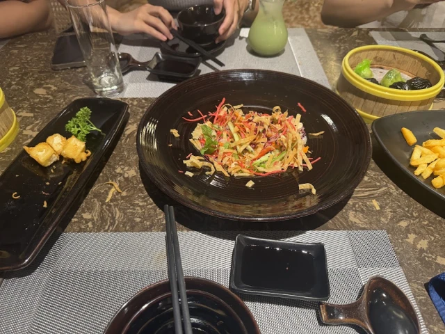 Full Moon International Cuisine - Đội Cấn