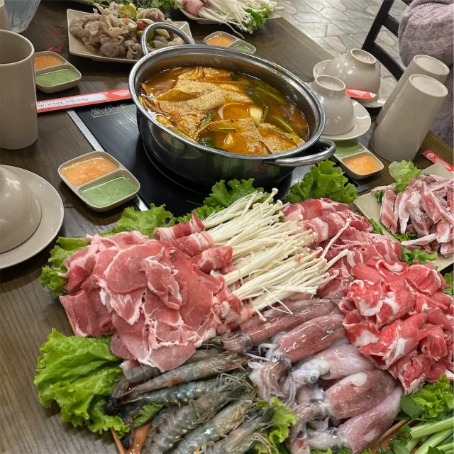 Vica Hotpot - Hồ Tùng Mậu