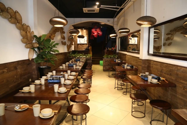 Lạ Quán - Hàng Lược - không gian 1