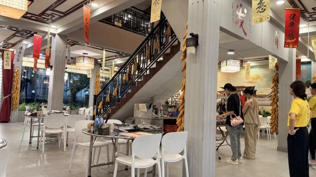 Lẩu Bò Triều Châu Số 1 - Phan Chu Trinh - không gian 4