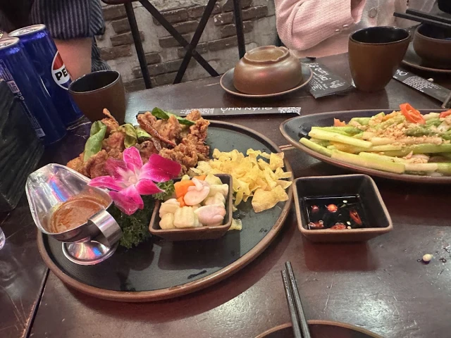 Quán Nhỏ - Nguyễn Khánh Toàn