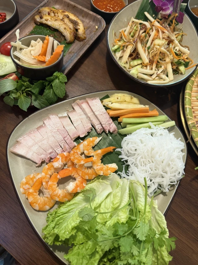 Cuốn Sen - Nguyễn Văn Lộc