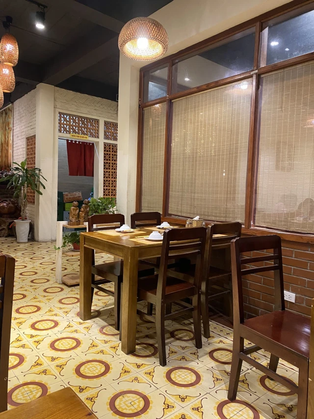 Hải Sản Mỹ Hạnh - Tố Hữu - không gian 3
