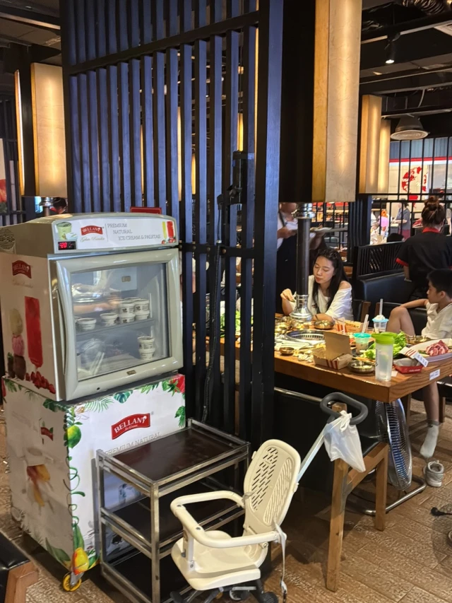 King BBQ Deli - Royal City - không gian 5